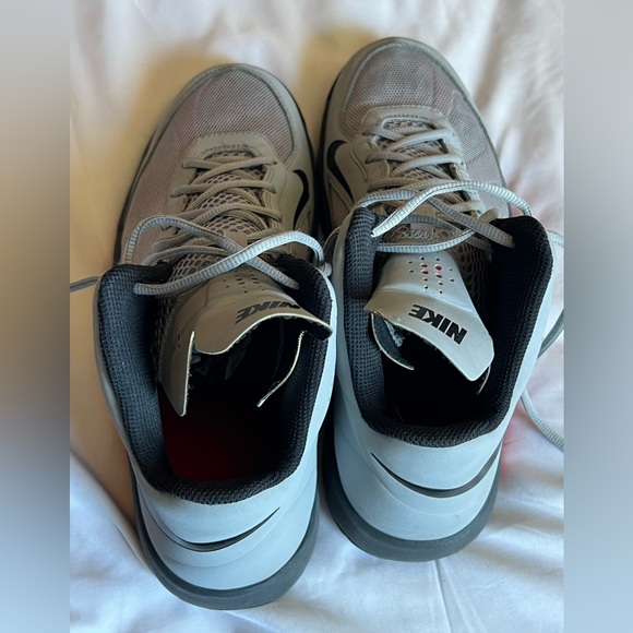 Nike Men's Gray Athletic Shoes - Picture 8 of 9